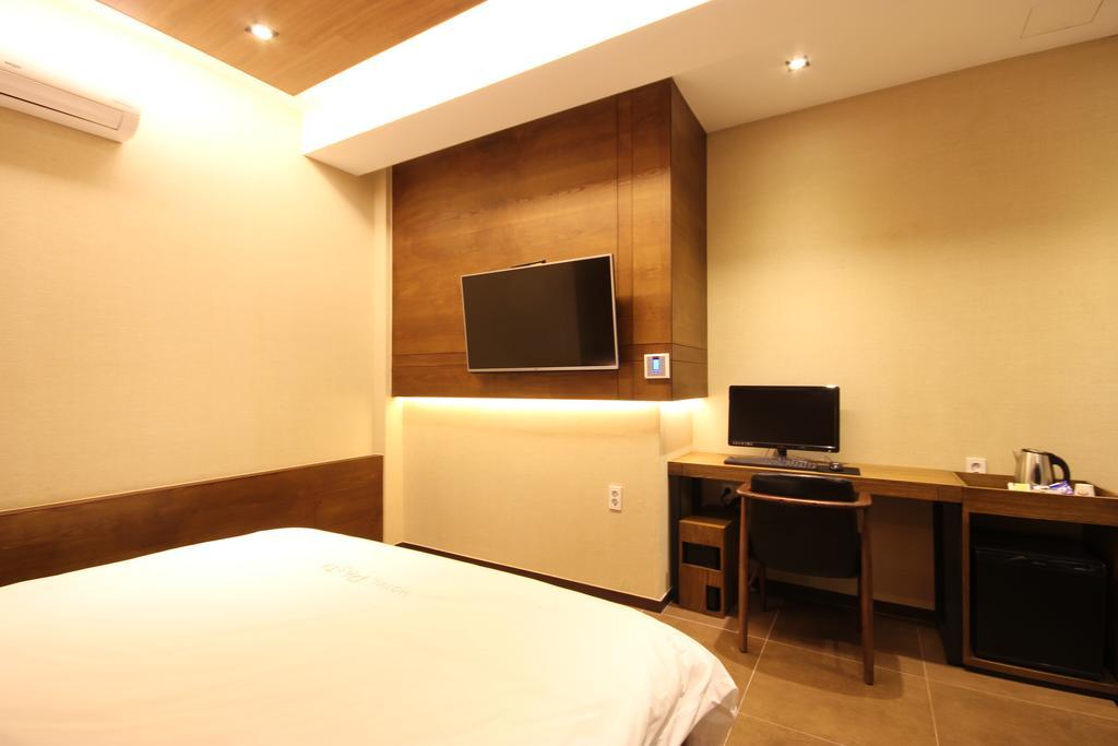 Hotel 38.5 Jinhae Changwon Eksteriør billede