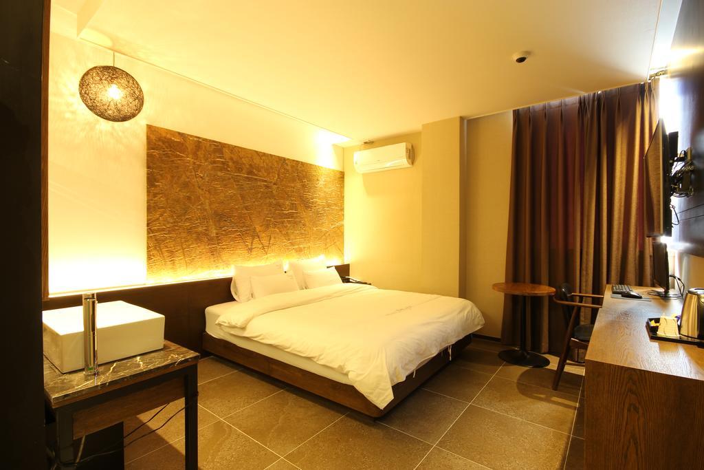 Hotel 38.5 Jinhae Changwon Eksteriør billede