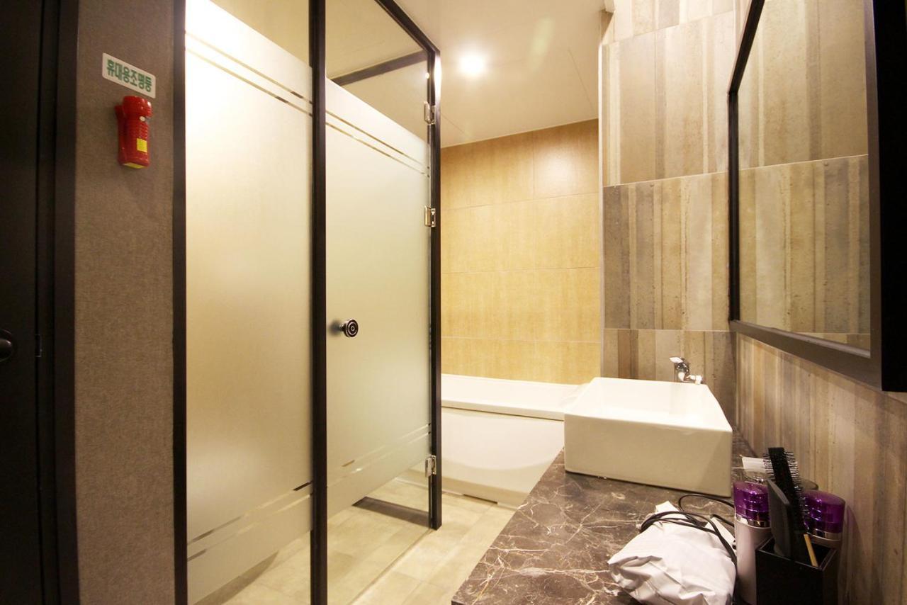 Hotel 38.5 Jinhae Changwon Eksteriør billede